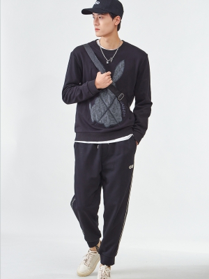 長袖圓領(lǐng)衛(wèi)衣