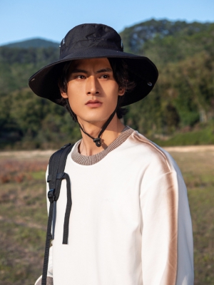 長袖圓領(lǐng)衛(wèi)衣